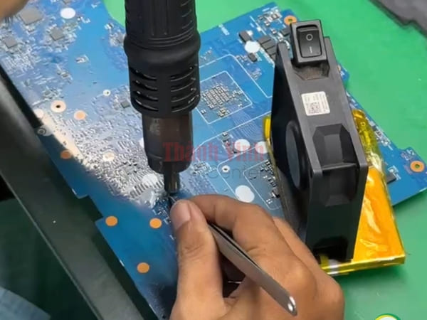 Sửa main laptop lấy liền tại Thành Vinh Center