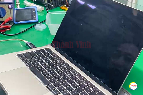 main Macbook Air M4 13 inch 2025 A3240 