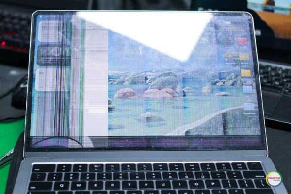Thay màn hình Macbook Air M2 2022 model A2681 bị nứt bể